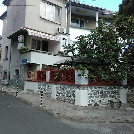 Смокинова Поморие Guest house *